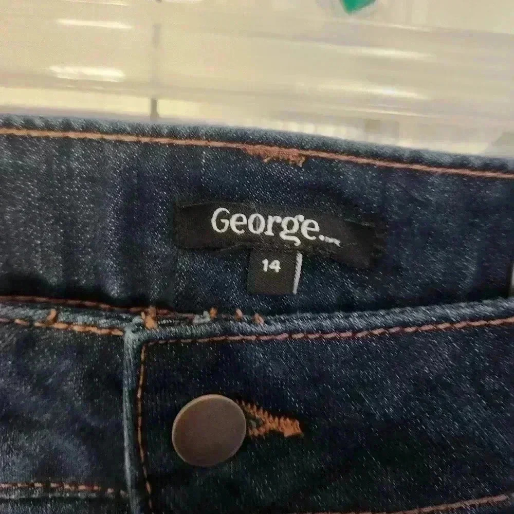 George Denim Capri Shorts NWT Size 14 Mid Rise Stretch 5 Pocket - Picture 6 of 12